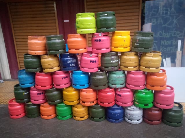 6 and 13 kgs gas cylinders 